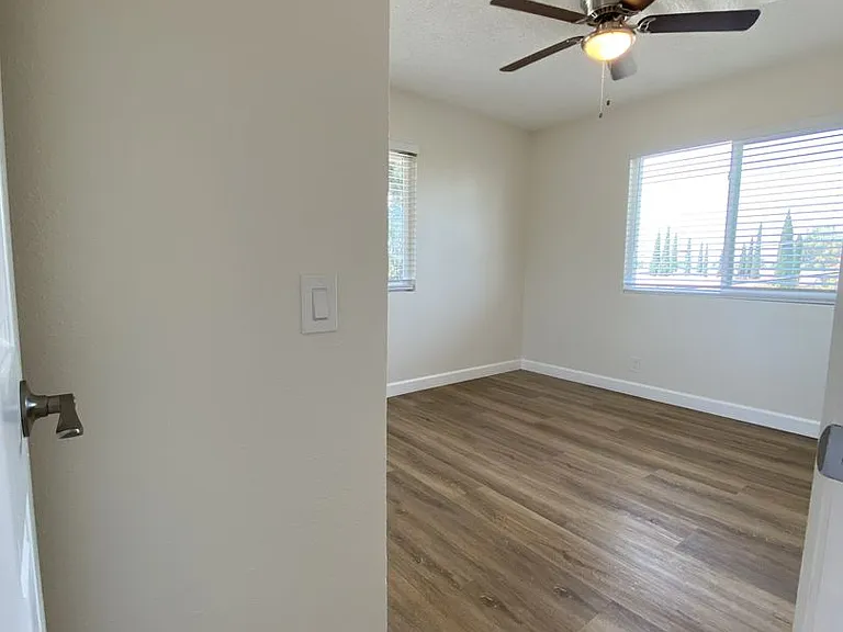 6001 Fullerton Ave — Photo 18