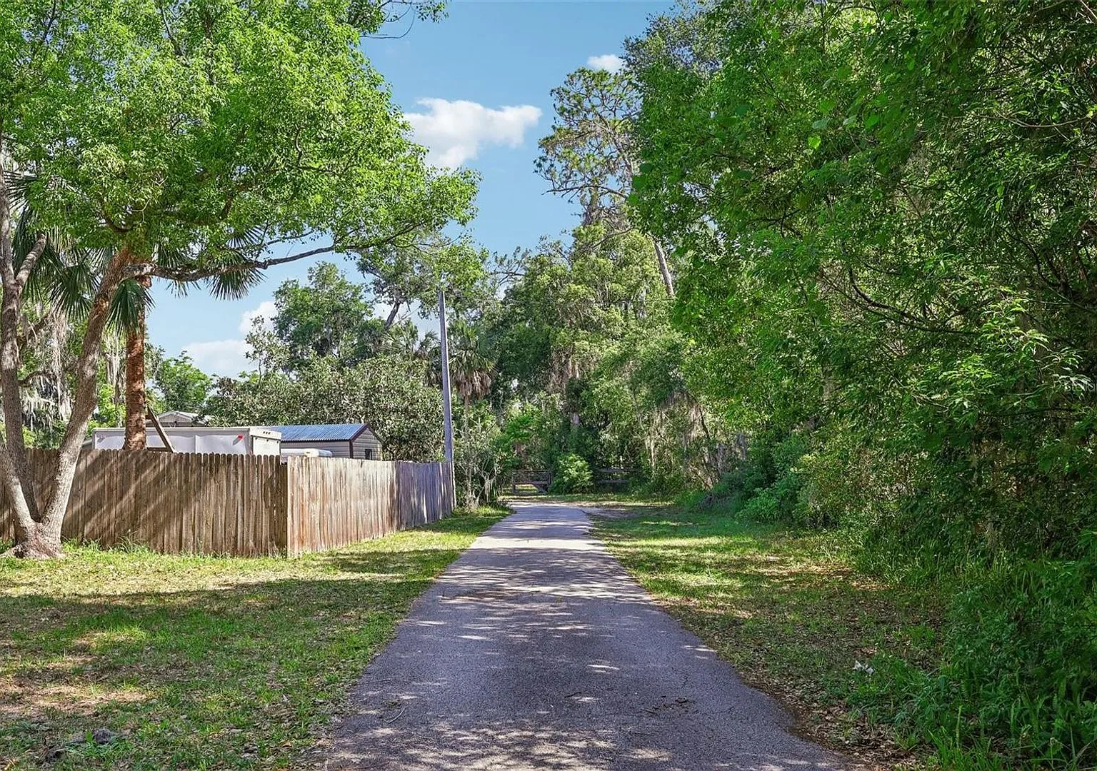 Charming Downtown Mount Dora Home on Nearly Acre! — Photo 3