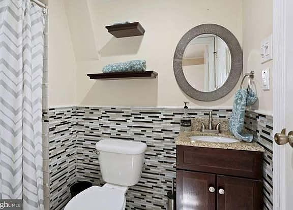 2nd image of 7913 Central Park Cir