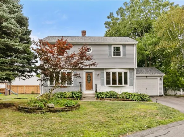 12 Granada Ter, Middletown, RI 02842