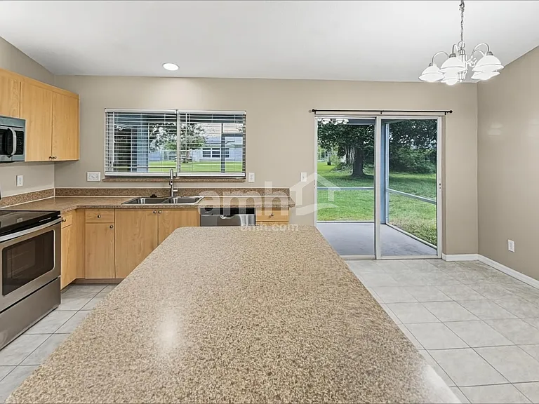 1668 SE Nancy Ln — Photo 3