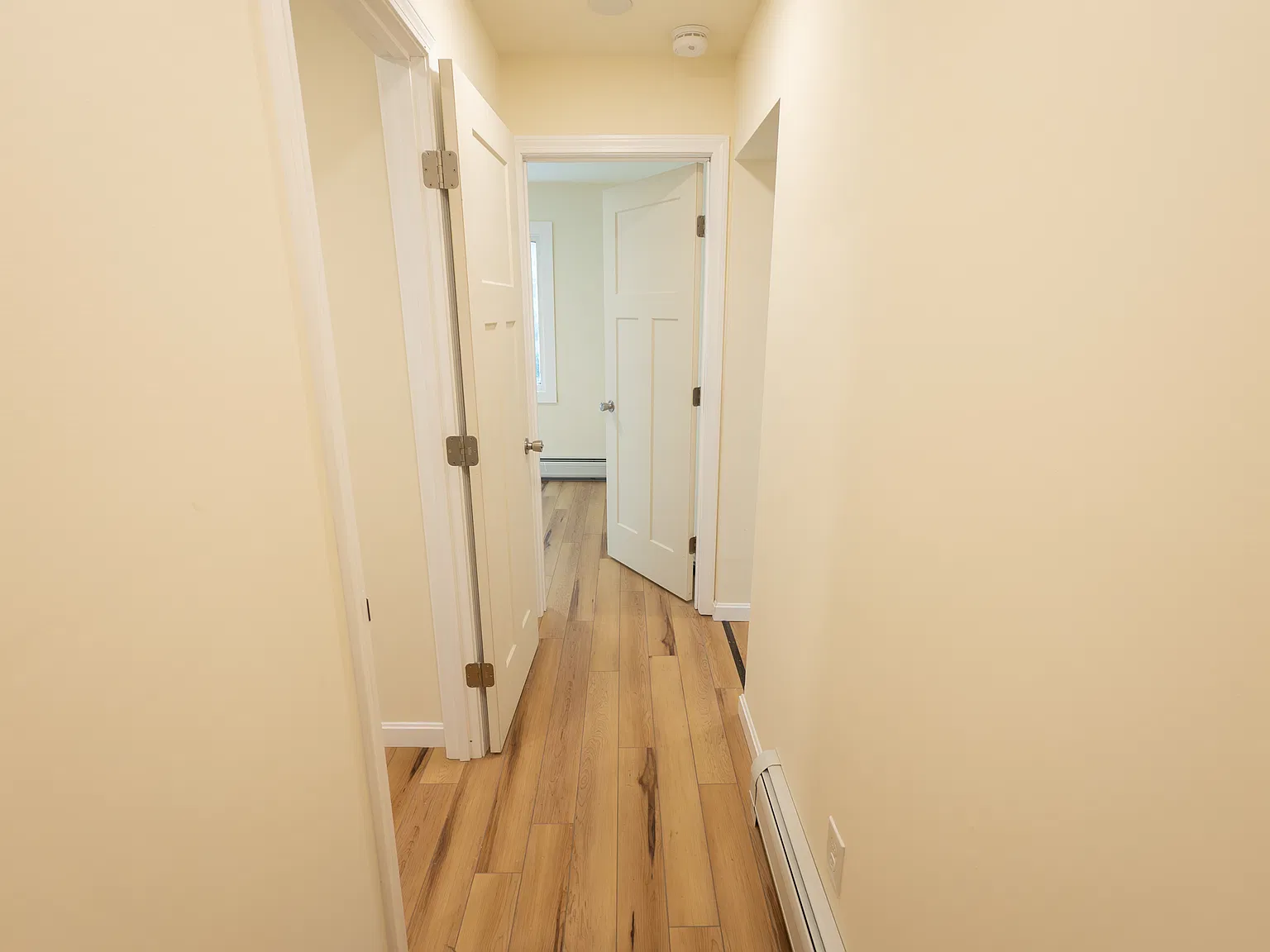 4 bed, $975 — Photo 1