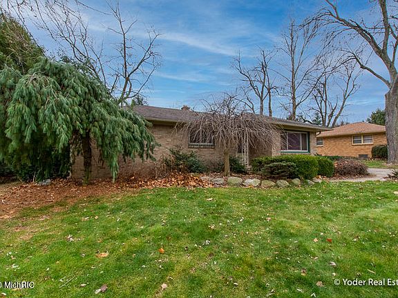 5th image of 714 Hachmuth Dr NW
