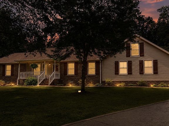 2nd image of 205 Overlook Ct