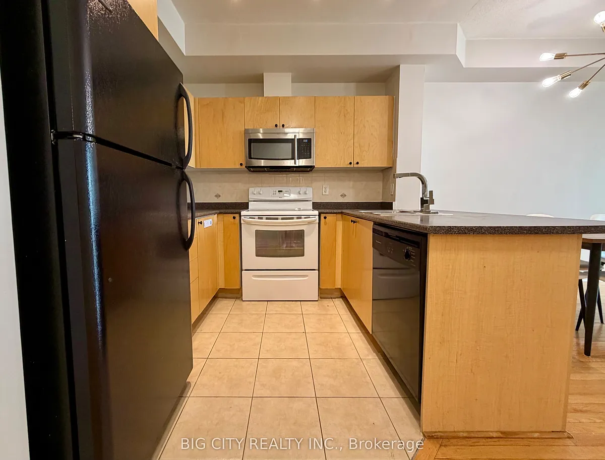 Building Photo - 33 Elm Dr W #2301