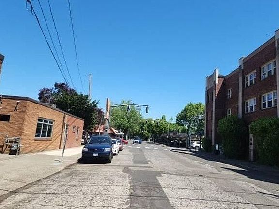 4th image of 1509 NE 10th Ave Unit 307