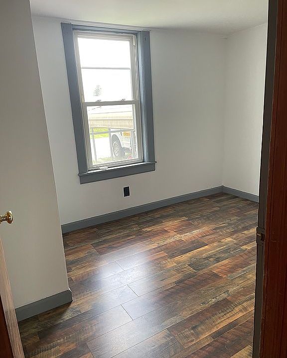1st image of 1009 Hill St