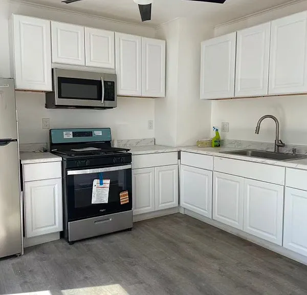 117-119 Hallock Ave #1R — Photo 7