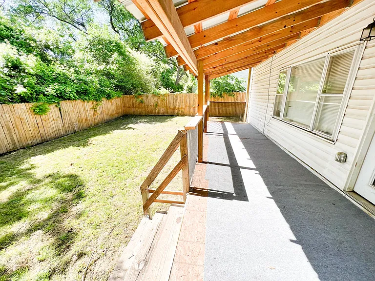 608 N Adelaide St — Photo 10