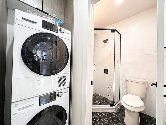 5th image of 2102 Regent Pl #2E
