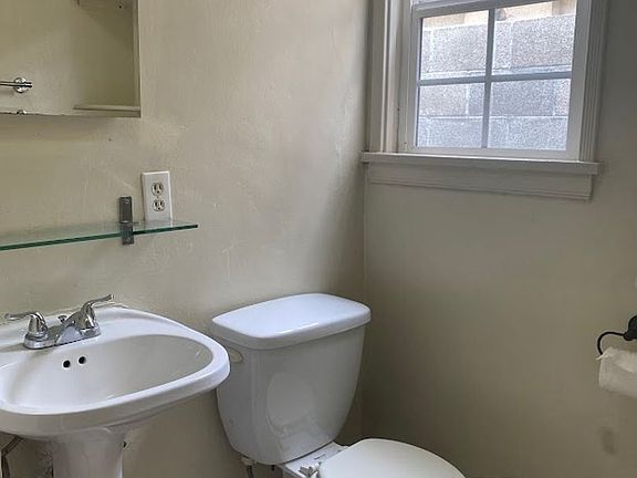 5th image of 1124 W Balboa Blvd APT 3
