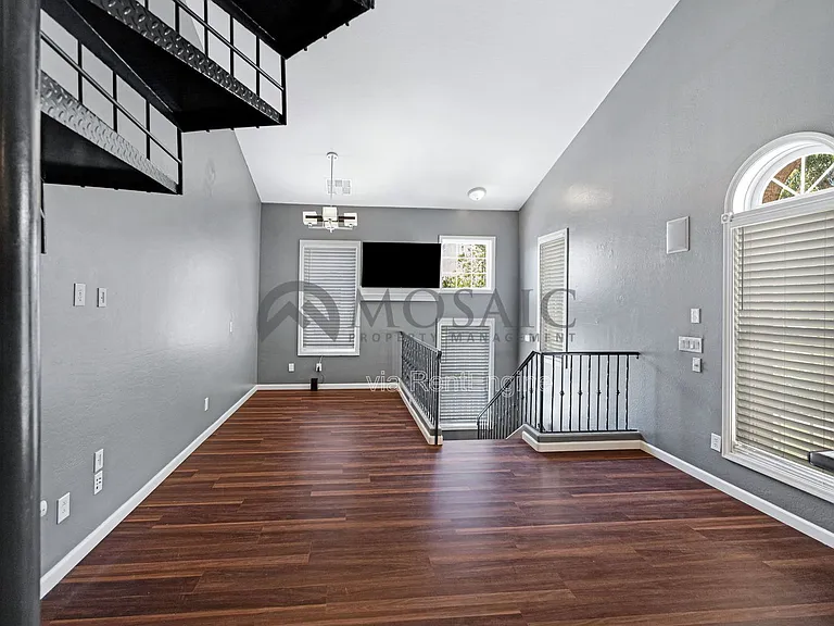 5626 S 21st Pl — Photo 11