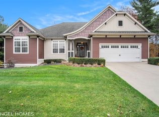 801 Ashlee Dr, Norton Shores, MI