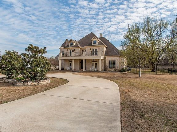 4th image of 145 Villa Creek Dr