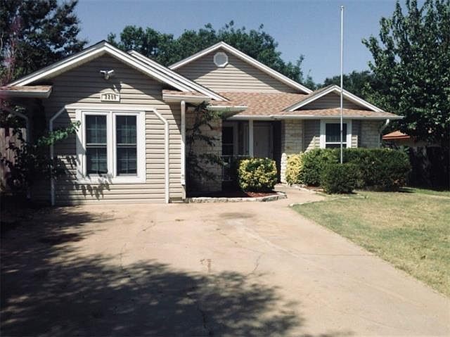 1st image of 2200 Stirrup Dr