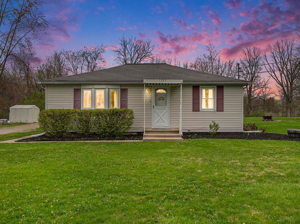 1327 Wooster Rd, Winona Lake, IN 46590