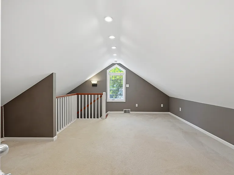 302 Yerkes St — Photo 24