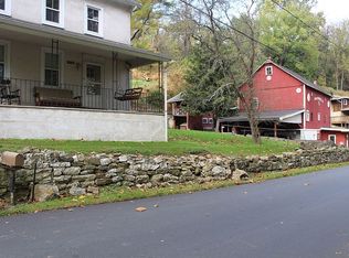 880 Fire Ln, Bethlehem, PA 18015