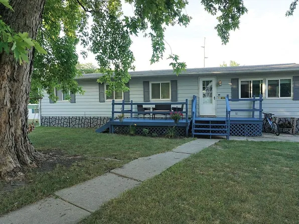 106 Strawberry Ct, Ames, IA 50010
