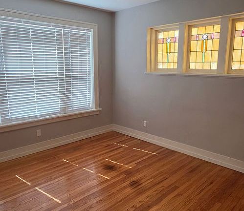 4th image of 4933 Devonshire Ave
