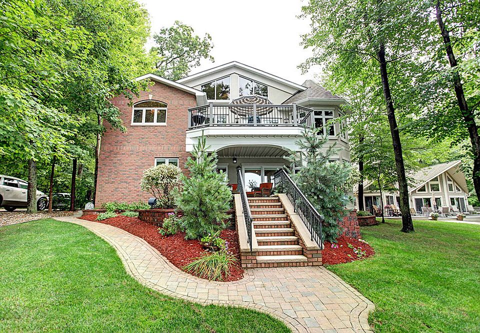 1st image of 3857 Apple Valley Dr
