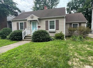 606 W Adams St, Taylorville, IL 62568