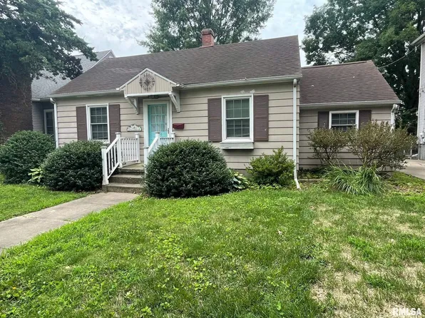 606 W Adams St, Taylorville, IL 62568