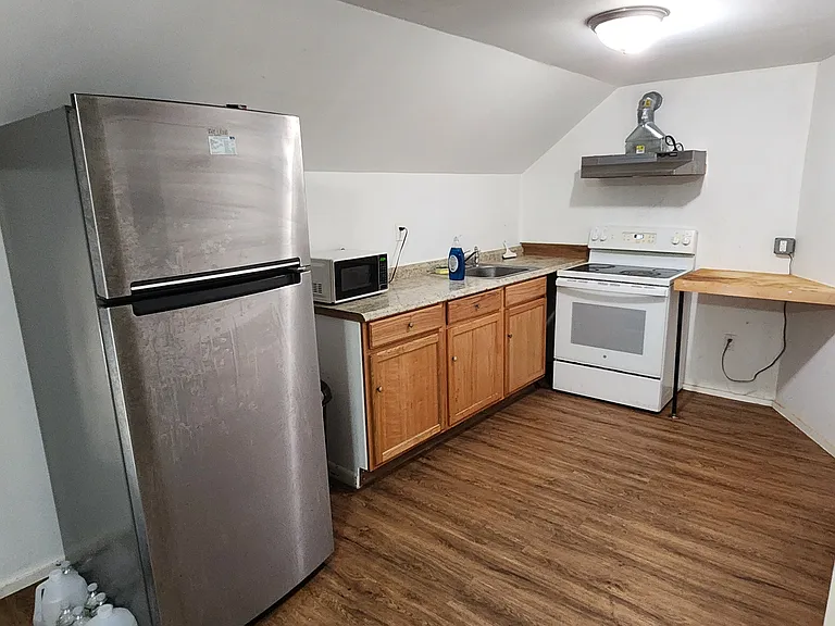 185 Winspear Ave #2 — Photo 3