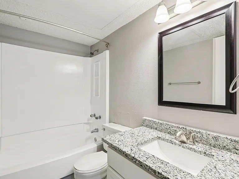 B1 - 2BD, 2BA - 920SF - Master Bathroom
