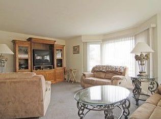 1108 W Central Rd, Mount Prospect, IL 60056