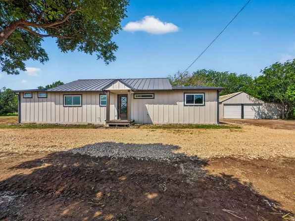 502 Waltom Ave, Jourdanton, TX 78026