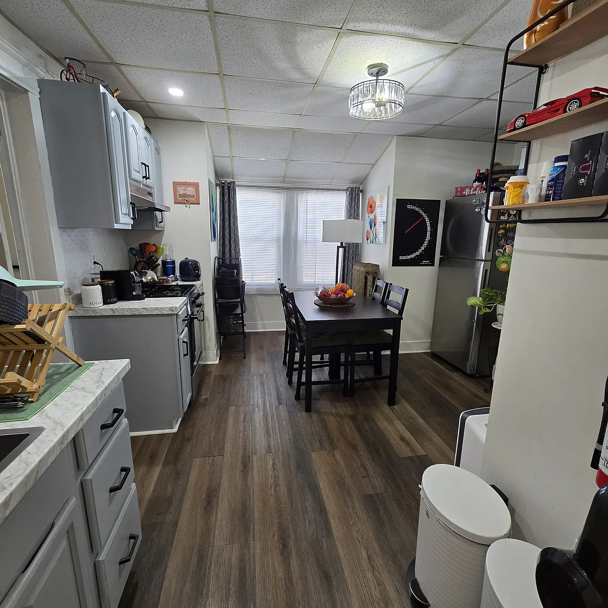 Building Photo - 299 Maple St #3