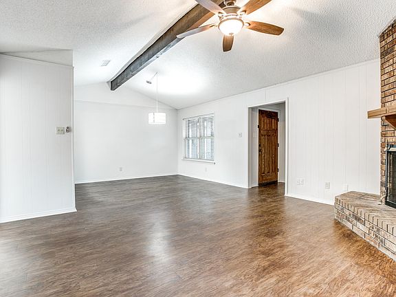 5th image of 212 E Worth St