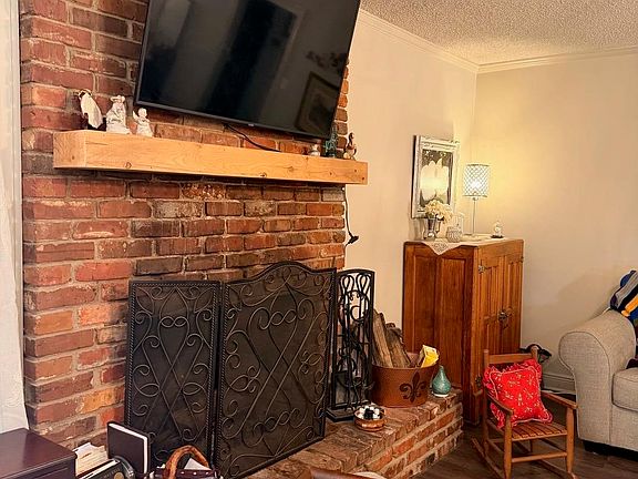 4th image of 505 Arlington Pl