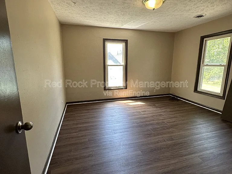 835 Elm St — Photo 16