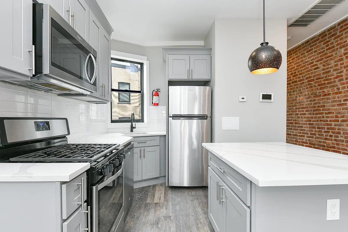 Building Photo - 30 63rd St #3R