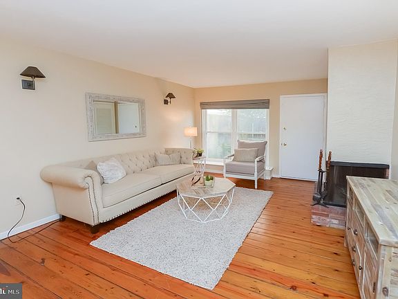 3rd image of 1110 Lombard St APT 20