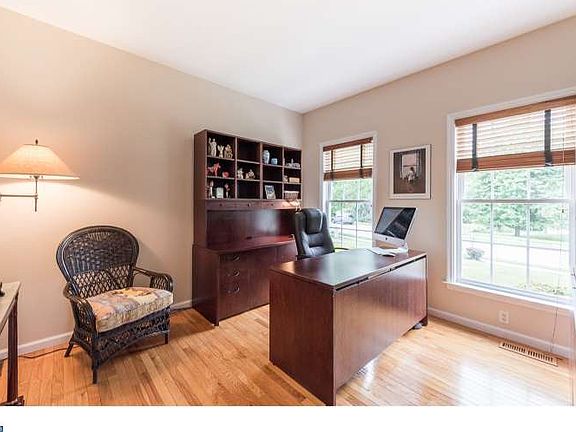 4th image of 510 Dublin Dr