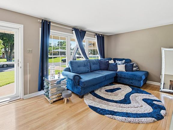 4th image of 350 Saint Patrick Ln