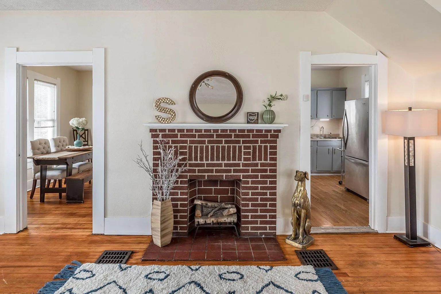 4164 Broadway photo 1