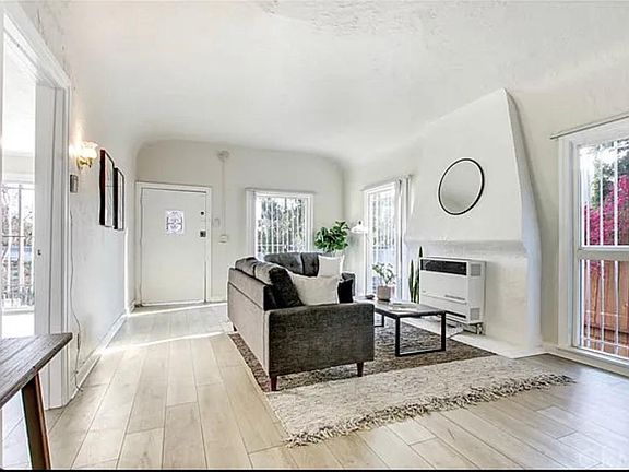 2nd image of 2346 N Cahuenga Blvd #2346