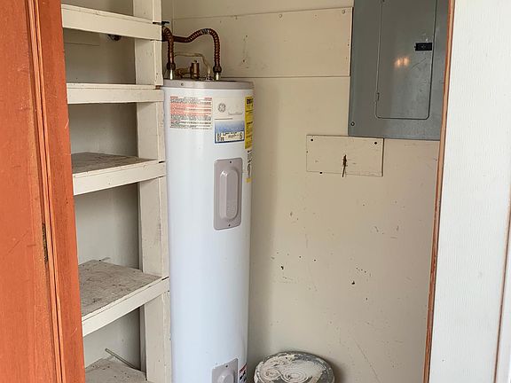 5th image of 1307 Redwood Ln #207