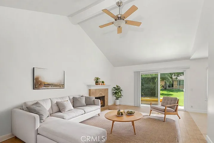 3 bed, 1392 sqft, $4,750 — Photo 3