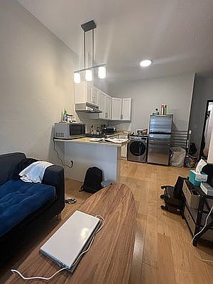4th image of 243 E 58th St #4A