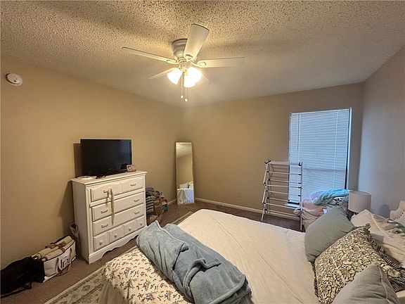 3rd image of 1065 Stonegate Dr APT C