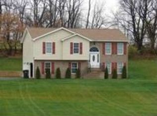 12 Deer Ridge Ln, Carlisle, PA 17015