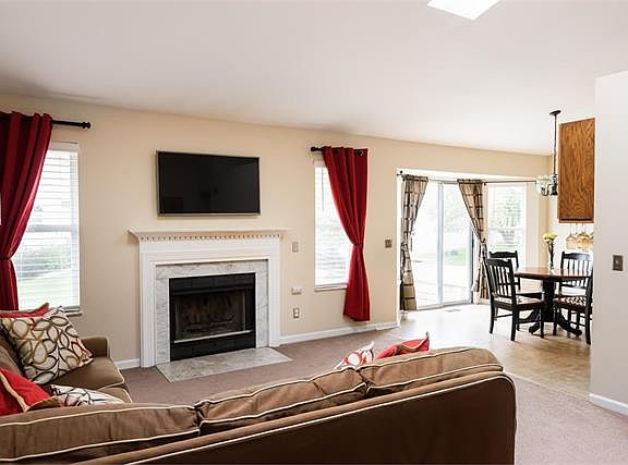 5th image of 166 Wynstay Ave