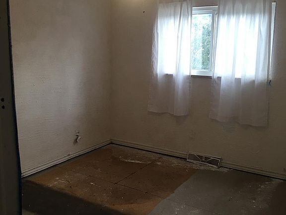 4th image of 850 N Utica St APT E