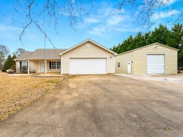 217 Overland Trl, Sharpsburg, GA 30277