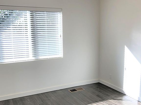 5th image of 432 N El Molino Ave